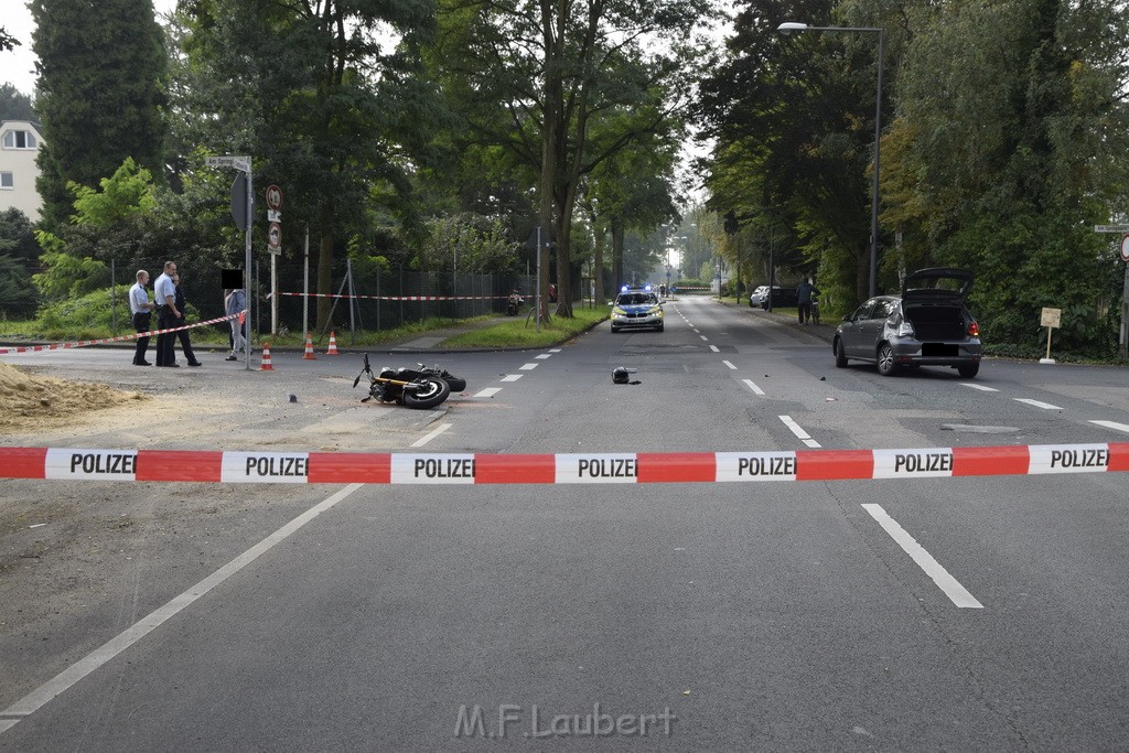 Schwerer Krad PKW Unfall Koeln Muelheim Am Springborn Cottbuserstr P009.JPG - Miklos Laubert